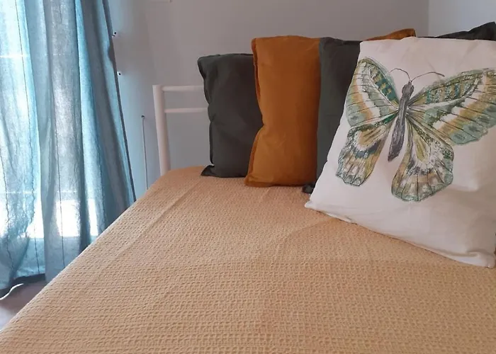 Colorful 2-Bedroom House In Gaios
