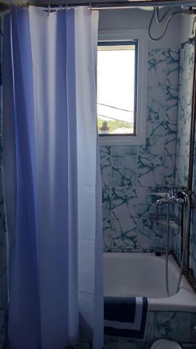 Colorful 2-bedroom House In * Gaios