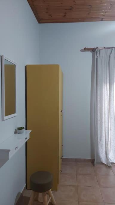 Colorful 2-bedroom House In Gaios